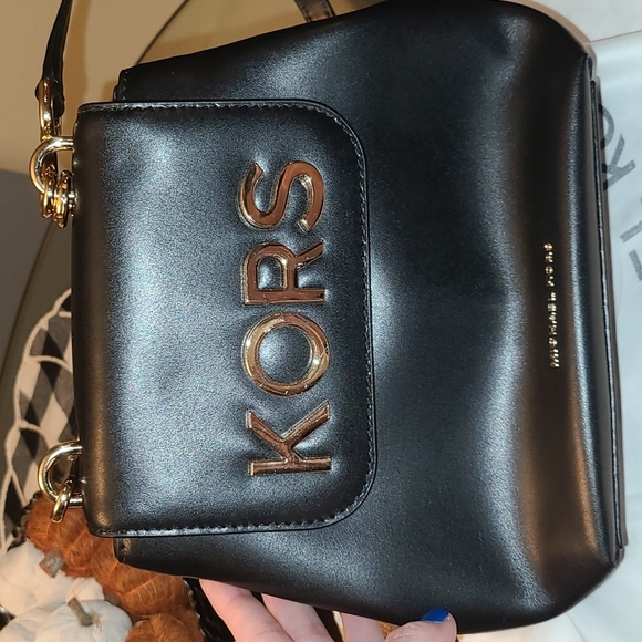 **NWT** Black & Gold Michael Kors Bag - Picture 4 of 12